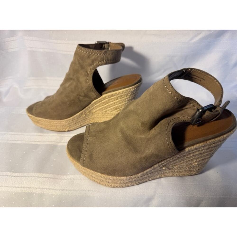 Universal Thread Tan Peep Toe Espadrille Wedge Sandals Size 7